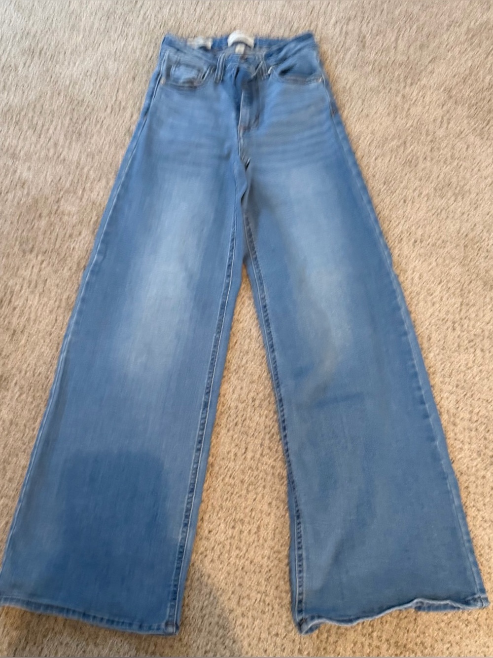 Universal Thread Wide-Leg Jeans in Medium Blue Wash. Size 4R